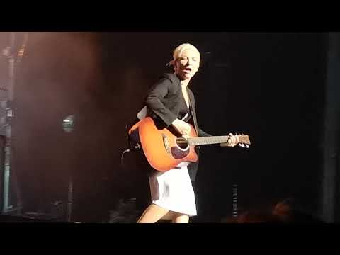 Видео: Диана Арбенина - Травы (акустика, СПб, 14.03.2020)