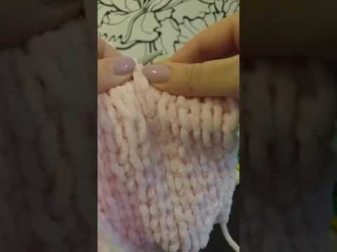 Видео: Плюшевая шапка БИНИ спицами (часть 1)