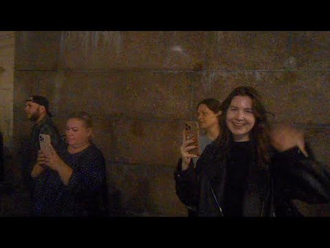 Видео: Уличные музыканты Питер гр. Шумные соседи и Женя на Думской 7 сентября ч1 - Самый лучший день