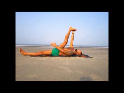 Видео: Упражнения от варикоза, растяжка ног и тазобедренного