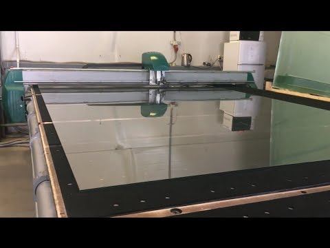 Видео: Резка стекла на производстве "Петралюм"