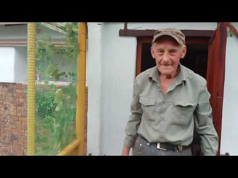 Видео: Дед в 70 лет пробурил 3 скважины 14м 12м 3м. Воду взяли с плывуна 250 литров в час.