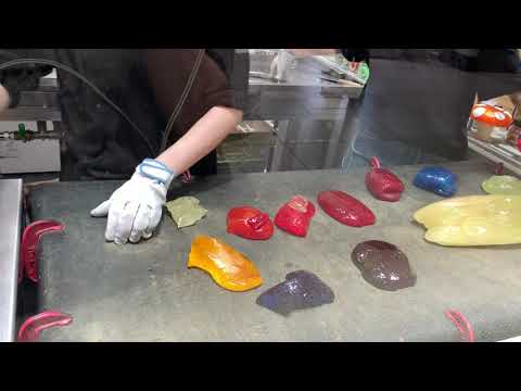 Видео: [Папа пузырь] Как сделать гигантскую конфету Узумаки со вкусом манго [НАРУТО]