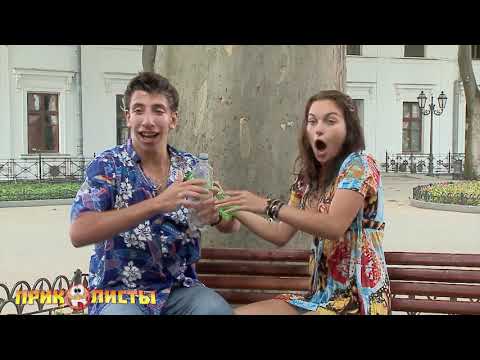 Видео: Скандал с брызгами! Смешные видео. Попробуй не засмейся. Приколы / Смешной и еще Смешнее