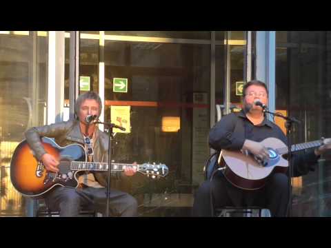 Видео: Светлана Сурганова и Валерий Тхай - За тобой (акустика)