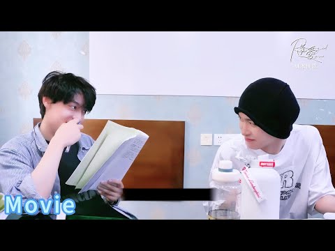 Видео: Сладкие улыбки во время чтения 💗, целуются без остановки! Все смотрят 🔥