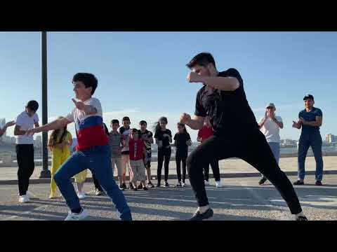 Видео: Ramil Qasanov ve Telebeleri  Yeni lezginka 2021
Новая лезгинка 2021 Рамиль Гасанов и ученики.