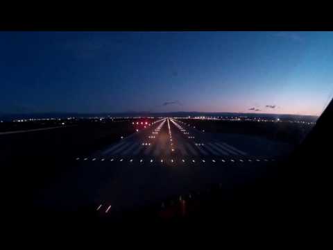 Видео: Ночной заход на посадку в Якутске.