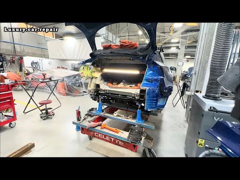Видео: (Часть 1) Пошаговое руководство: Ремонт задней части Tesla Model 3 на стапеле Celette