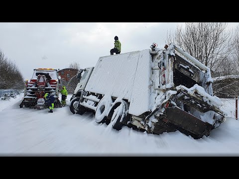 Видео: Работа двумя эвакуаторами. Груженый мусоровоз в СНТ.
