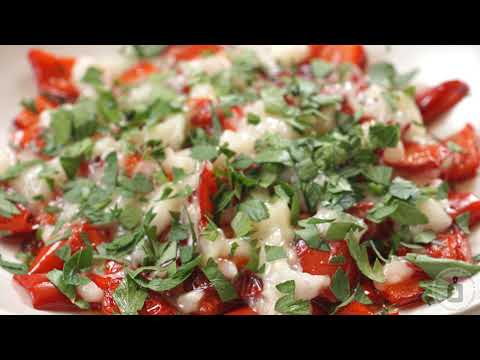 Видео: Бързо, лесно, ароматно. ПРЕДЯСТИЕ ОТ ПЕЧЕНИ ЧУШКИ С ЧЕСНОВА ПАСТА И МАГДАНОЗ