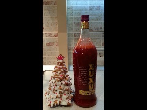 Видео: Клубничный ликер Ксю-Ксю для новогоднего стола.