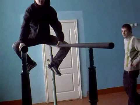 Видео: Элементы на уличных брусьях(наверное часть №1).avi