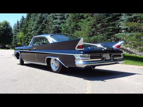 Видео: DeSoto 1961 года в черном цвете с заводским проигрывателем пластинок на 45 об/мин и история Ride ...