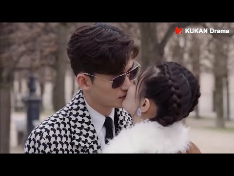 Видео: Красивый генеральный директор сообщил всем, что у него есть девушка.