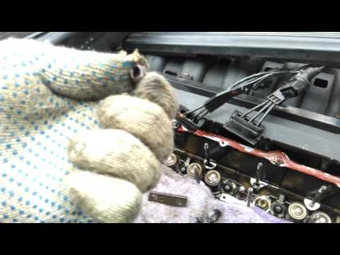 Видео: Замена маслосъемных колпачков на бмв е34 м50