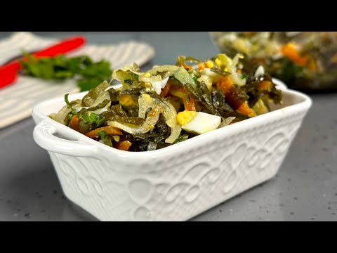 Видео: САЛАТ из старой маминой брошюрки! "Салат из морской капусты" - ВКУСНЫЙ , сочный, готовить пару минут