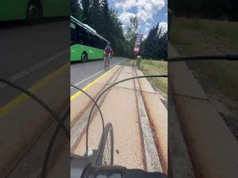 Видео: Водитель БМВ понял, что мы немножко спешили  поэтому вежливо пропустил нас вперёд.