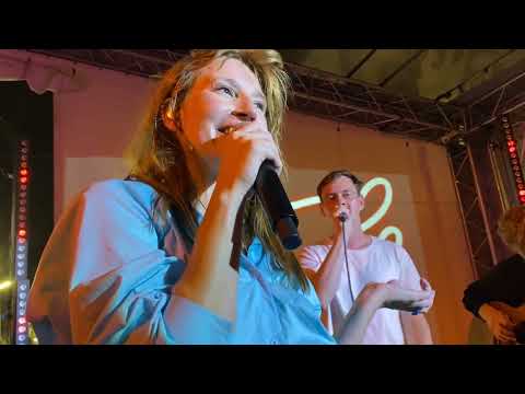 Видео: Обе две и Вадик Королёв - Не парень (акустика) @Union двор (18-08-22)