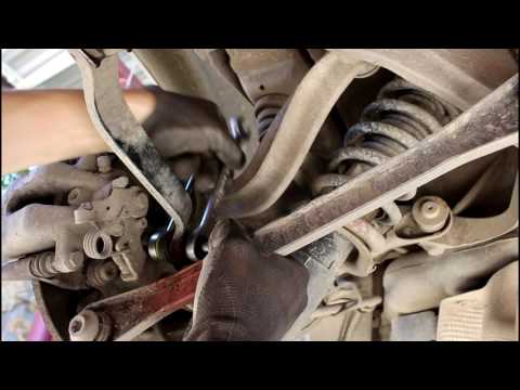 Видео: Peugeot 407  1,8  Пежо 407 2005 года Замена втулок и стоек заднего стабилизатора