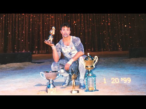 Видео: Акробат Cirque du Soleil приехал из Америки в Волгоград для прохождения курса лечения 