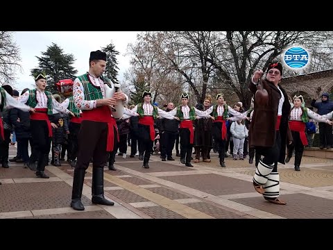 Видео: На Коледа земята в Ямбол се тресе под ритъма на мъжкия коледарски буенек