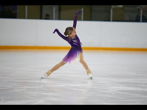 Видео: 3 спортивный фигурное катание 1 место 2015 г.р. Корнева Мария