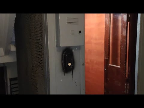 Видео: Распашной лифт НЗСМ ≈1968 г, Г/П 350 кг, V=0,65 м/сек (ул. Троллейбусная, 2, подъезд 4, г. Львов)