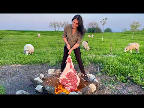 Видео: Этот Огромный Кусок Мяса Запекался 15 Часов Под Землей!