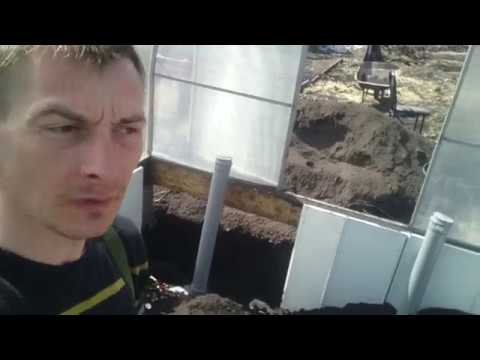 Видео: устройство прогрева грунта в обычной теплице. уложена труба, грунт возвращен на место.