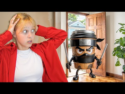 Видео: Капучино Асасино ПРОНИКНА в къщата на Амелка! Амелка и нейните приятели срещу мем