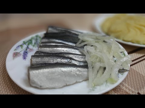 Видео: Как засолить салаку БЫСТРО и ВКУСНО Пряный посол салаки