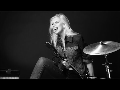 Видео: Алёна Свиридова ft. Фёдор Фомин - "Самолётик"