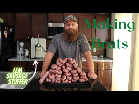 Видео: Наполнитель для колбасы LEM, мясорубка WESTON и приготовление Brats