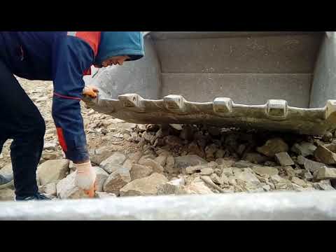 Видео: Замена каронок на экскаваторе Hyundai r-300 9s