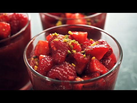Видео: КЛУБНИЧНОЕ ЖЕЛЕ🍓 Легкий ягодный ДЕСЕРТ из свежей клубники😋 Просто и ВКУСНО с Лизой Глинской👌
