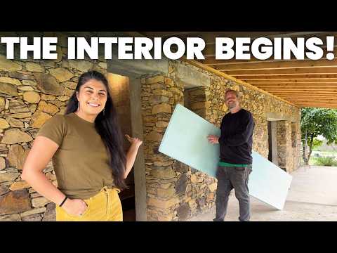 Видео: Переезжаем ВНУТРЬ! Ремонтируем заброшенный каменный дом.