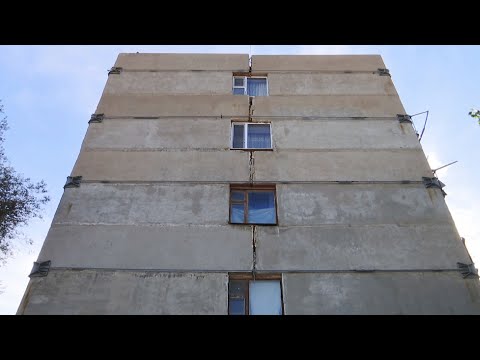 Видео: Пятиэтажка раскалывается надвое в Карагандинской области