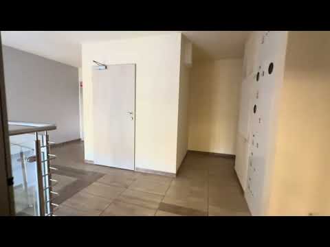 Видео: Лифт 🛗 рабочий в этом доме !