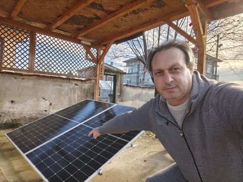 Видео: НАШИЯТ ДВОР НА СЕЛО: Поставяме соларните панели - ще ги събере ли конструкцията?