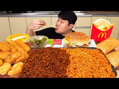 Видео: Мукбанг Куриные сырные палочки Булдак и БУРГЕР и ОСТРАЯ ЛАПША и лапша с черными бобами Едим!!