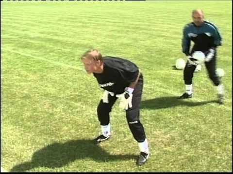 Видео: тренировка вратарей с Черчесовым.1 часть.avi