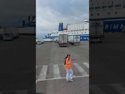 Видео: Паром в Грецию. Порт Brindissi