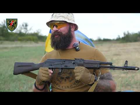Видео: АК-74 — ПЕРША ЗБРОЯ ПІХОТИНЦЯ | ОГЛЯД ВІД 110 ОМБР