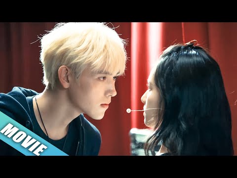 Видео: 【MOVIE】Она привлекла его внимание после того, как по ошибке съела его еду😳