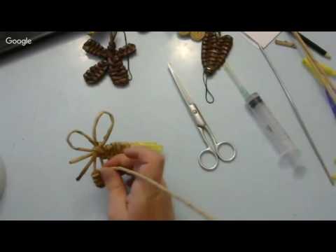 Видео: Бабочка. Часть 9. Плетение елочных игрушек из газетных трубочек. Запись интенсива.