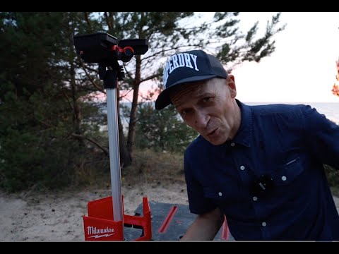Видео: Обзор прожектора Milwaukee M18 Rocket Light/Charger и радио Milwaukee M18 Packout Radio+Charger