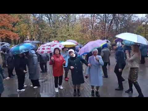 Видео: 25.10.2025.🤣👍Посмотрела в паспорт,там не те года.В Гомельском парке.
