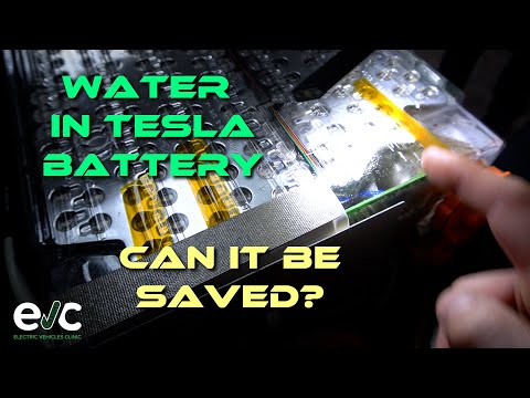 Видео: Вода внутри аккумулятора Tesla — ремонт в EV Clinic
