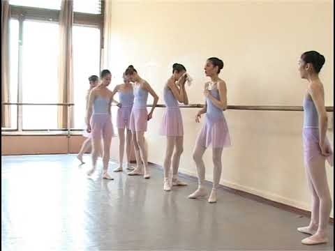 Видео: Bolshoi Ballet Academy Exam / Russian Ballet school / Госэкзамен по Классическому танцу МГАХ - 2011